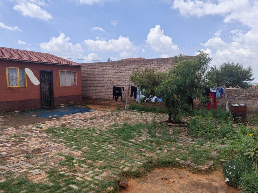 2 Bedroom Property for Sale in Mohlakeng Gauteng