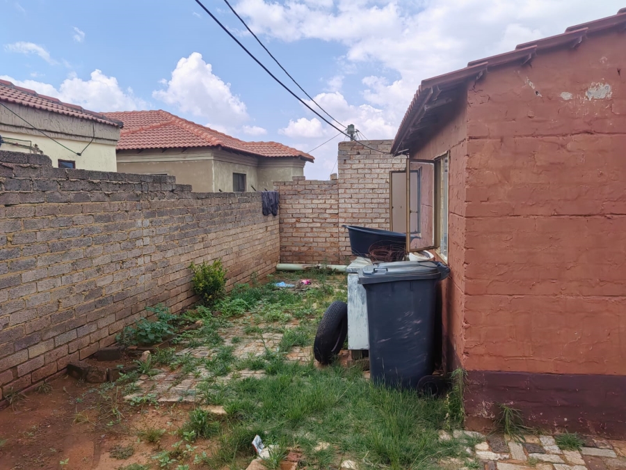 2 Bedroom Property for Sale in Mohlakeng Gauteng