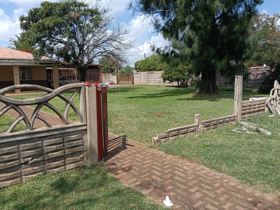 12 Bedroom Property for Sale in Westonaria Gauteng
