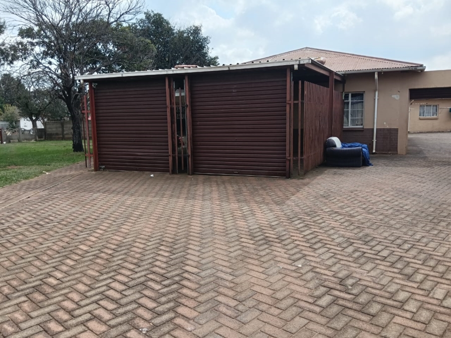 12 Bedroom Property for Sale in Westonaria Gauteng