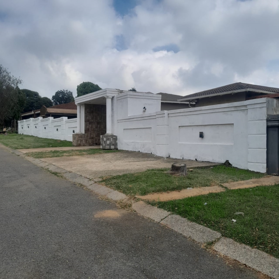 9 Bedroom Property for Sale in Glen Harvie Gauteng