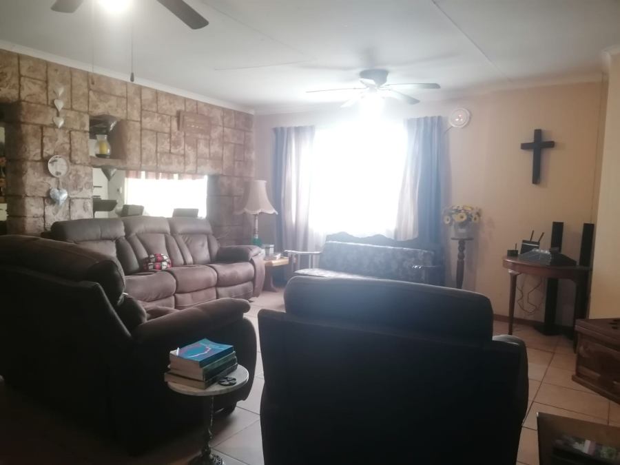 5 Bedroom Property for Sale in Wheatlands A H Gauteng