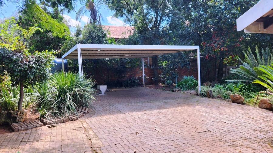 4 Bedroom Property for Sale in Eldoraigne Gauteng
