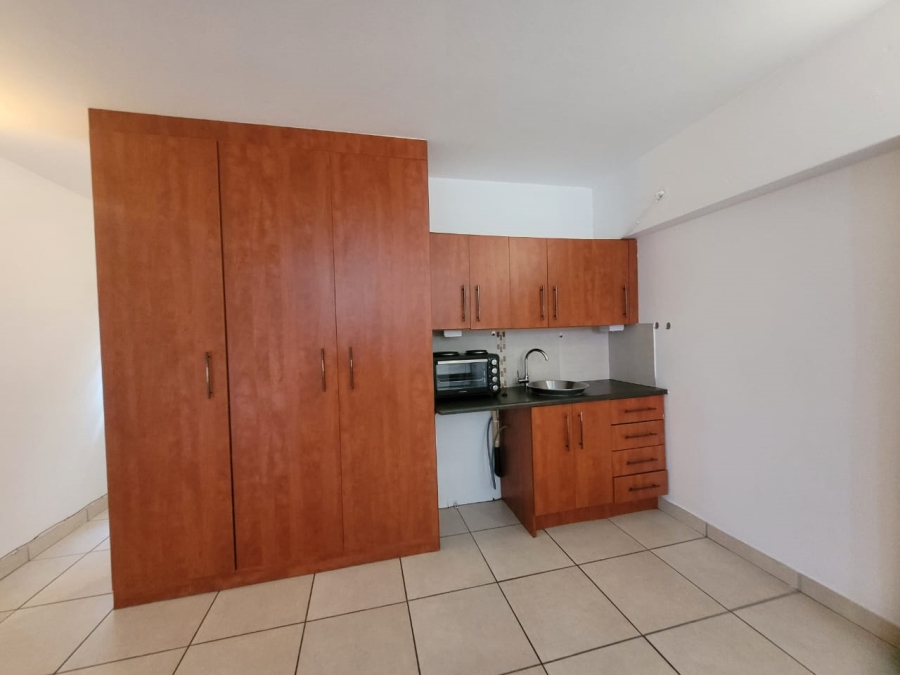 To Let 1 Bedroom Property for Rent in Roodepoort Gauteng