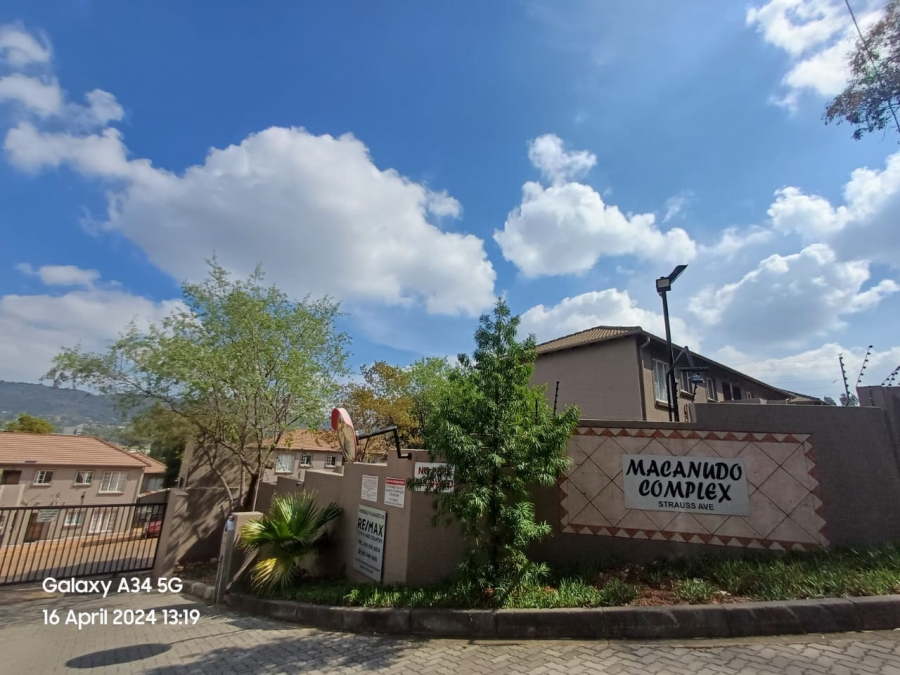 2 Bedroom Property for Sale in Wilgeheuwel Gauteng