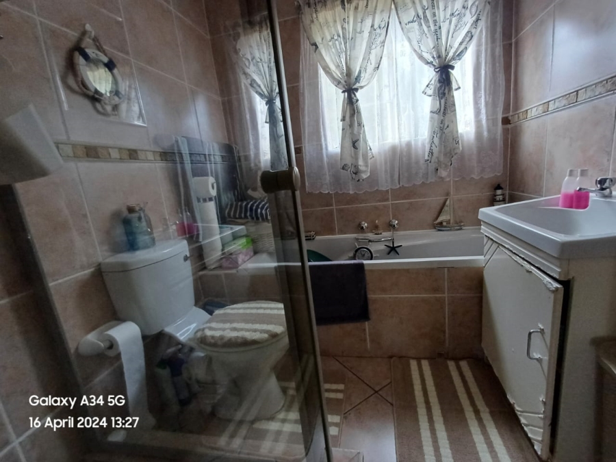 2 Bedroom Property for Sale in Wilgeheuwel Gauteng