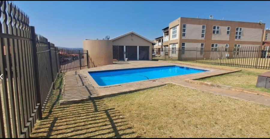 To Let 2 Bedroom Property for Rent in Mondeor Gauteng