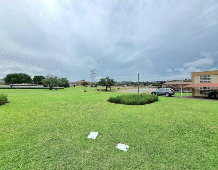 To Let 2 Bedroom Property for Rent in Mondeor Gauteng