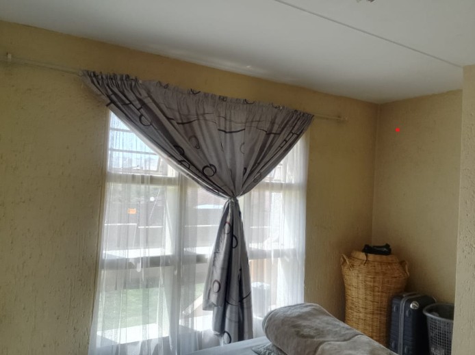 To Let 2 Bedroom Property for Rent in Mondeor Gauteng