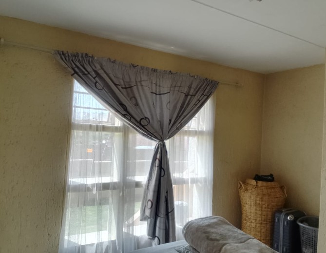 To Let 2 Bedroom Property for Rent in Mondeor Gauteng