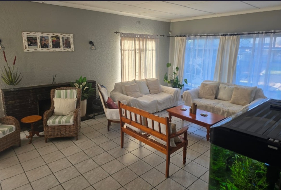 3 Bedroom Property for Sale in Linmeyer Gauteng