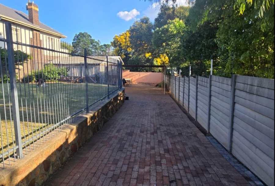 3 Bedroom Property for Sale in Linmeyer Gauteng