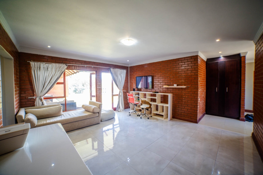 To Let 4 Bedroom Property for Rent in Carlswald North Estate Gauteng