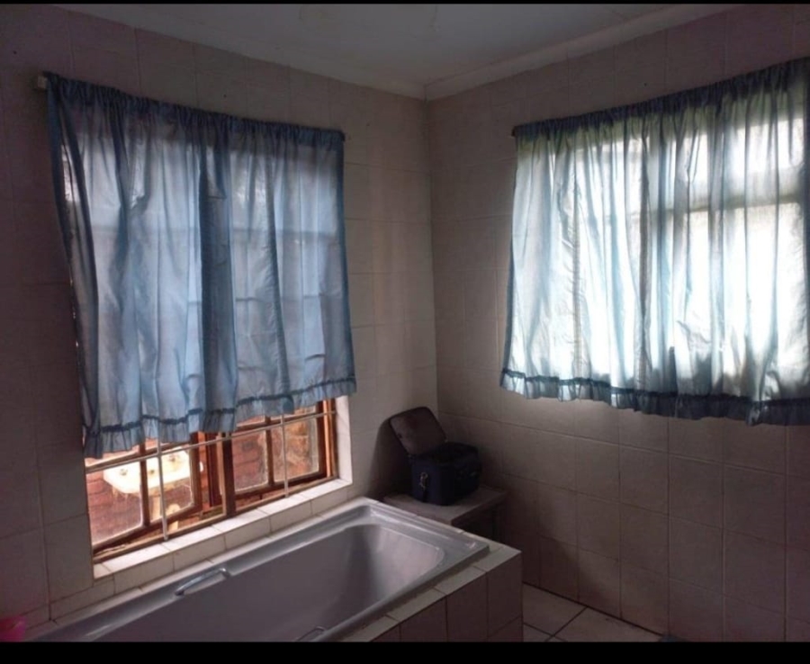 4 Bedroom Property for Sale in Lusthof Gauteng
