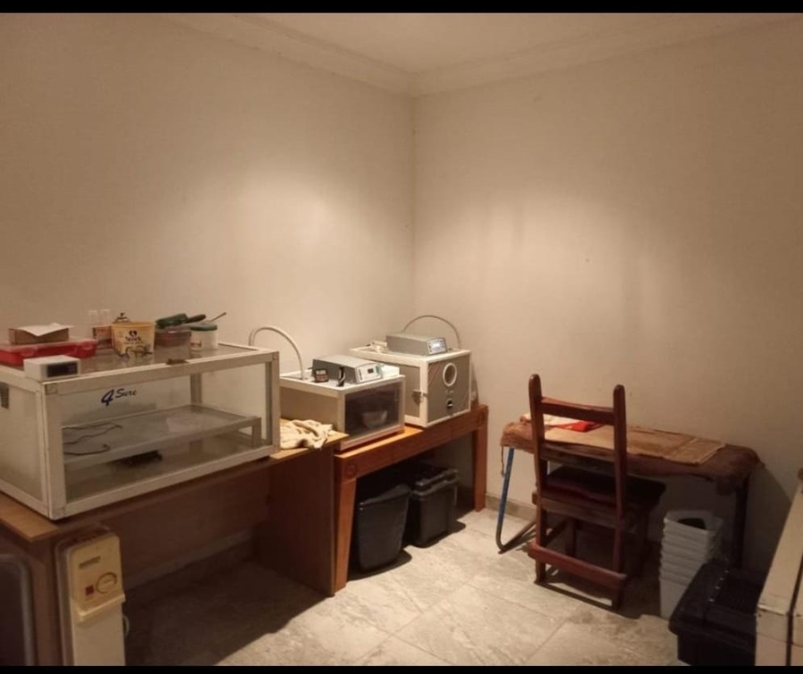 4 Bedroom Property for Sale in Lusthof Gauteng