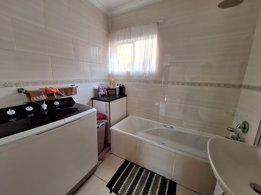 3 Bedroom Property for Sale in Wentworth Park Gauteng