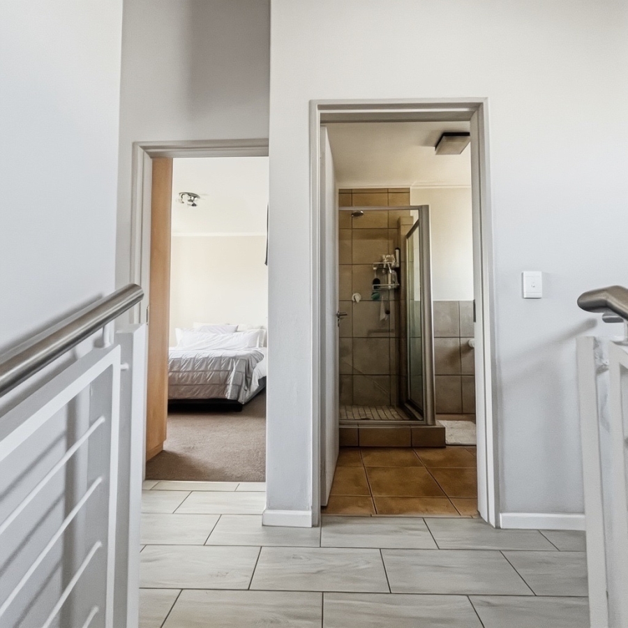 2 Bedroom Property for Sale in Sunninghill Gauteng