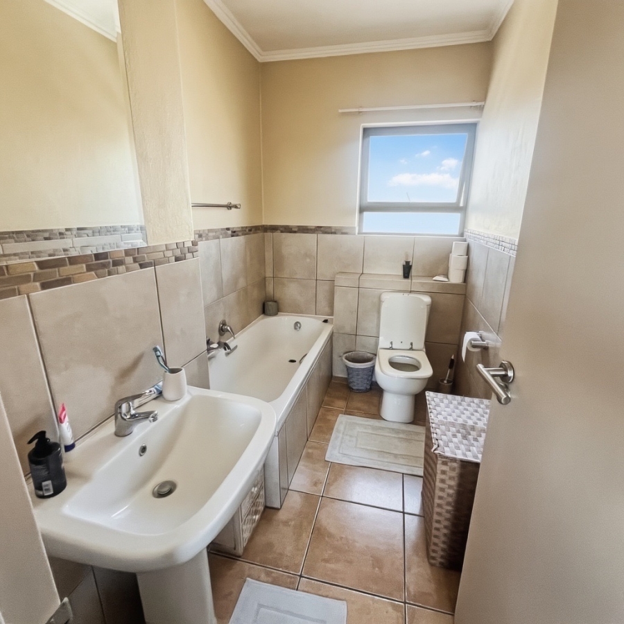 2 Bedroom Property for Sale in Sunninghill Gauteng