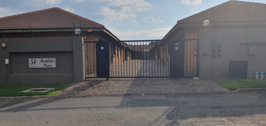 To Let 3 Bedroom Property for Rent in New Redruth Gauteng