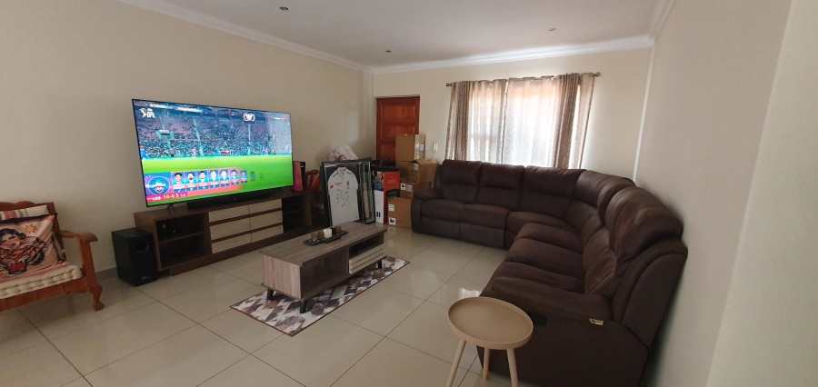 To Let 3 Bedroom Property for Rent in New Redruth Gauteng