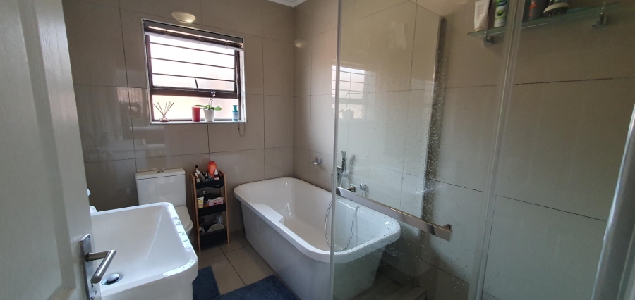To Let 3 Bedroom Property for Rent in New Redruth Gauteng