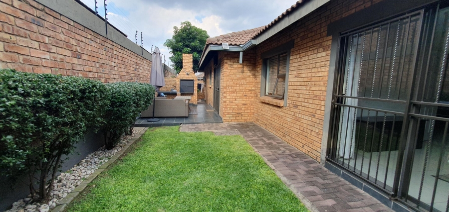 To Let 3 Bedroom Property for Rent in New Redruth Gauteng