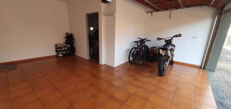 To Let 3 Bedroom Property for Rent in New Redruth Gauteng