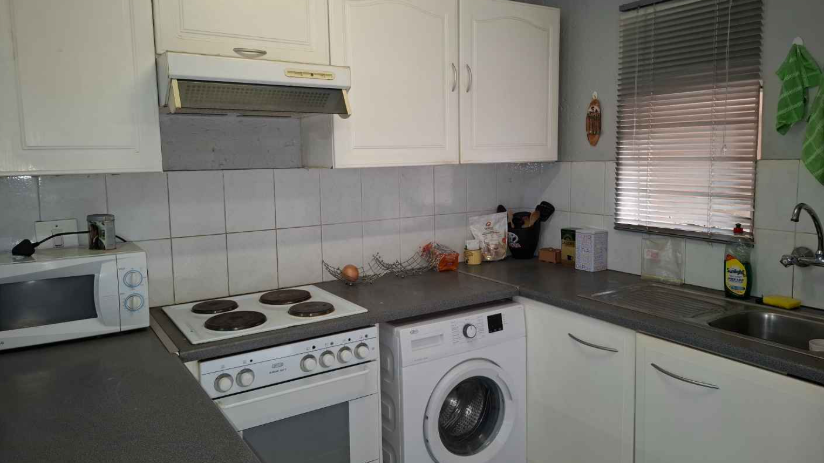 1 Bedroom Property for Sale in Brackendowns Gauteng