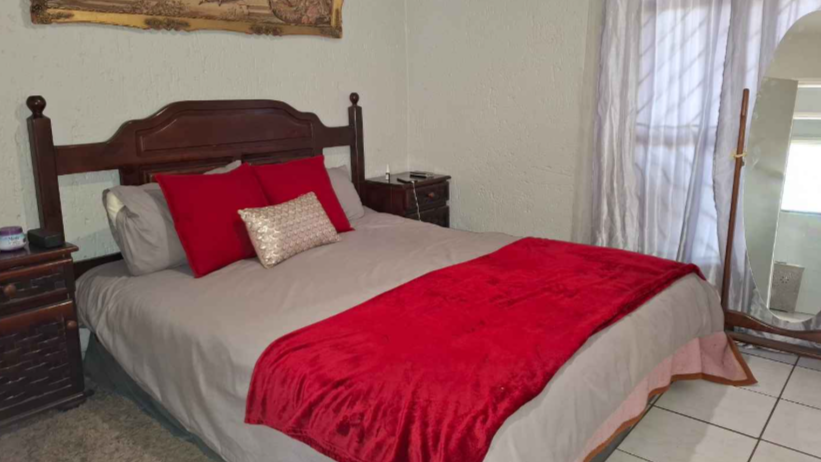 1 Bedroom Property for Sale in Brackendowns Gauteng