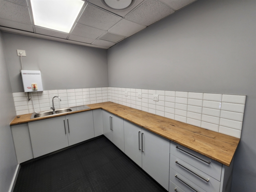 To Let Commercial Property for Rent in Barlow Park Gauteng