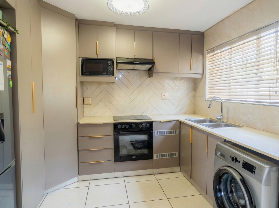 3 Bedroom Property for Sale in Bassonia Rock Gauteng