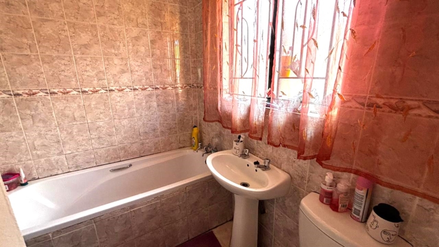 2 Bedroom Property for Sale in Birch Acres Gauteng