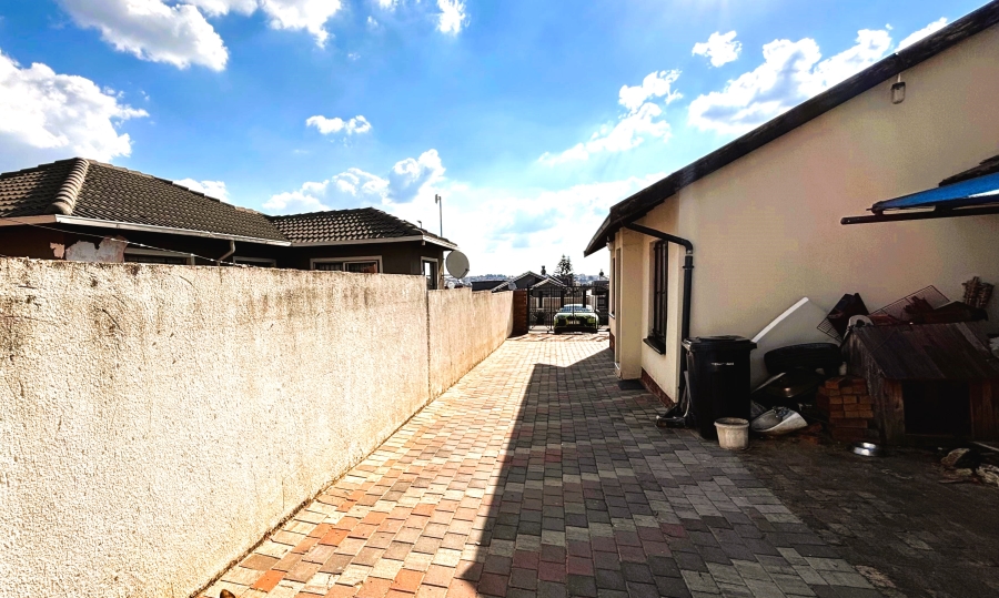2 Bedroom Property for Sale in Birch Acres Gauteng