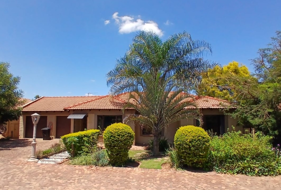 To Let 3 Bedroom Property for Rent in Moregloed Gauteng