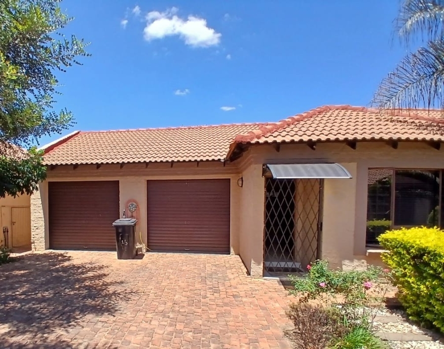 To Let 3 Bedroom Property for Rent in Moregloed Gauteng