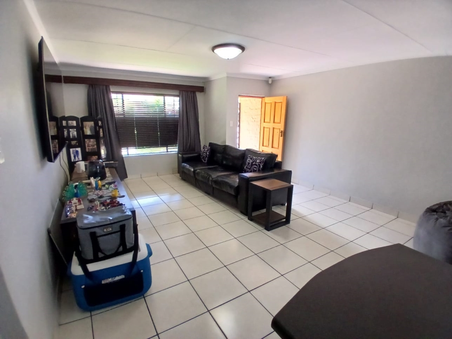 To Let 3 Bedroom Property for Rent in Moregloed Gauteng