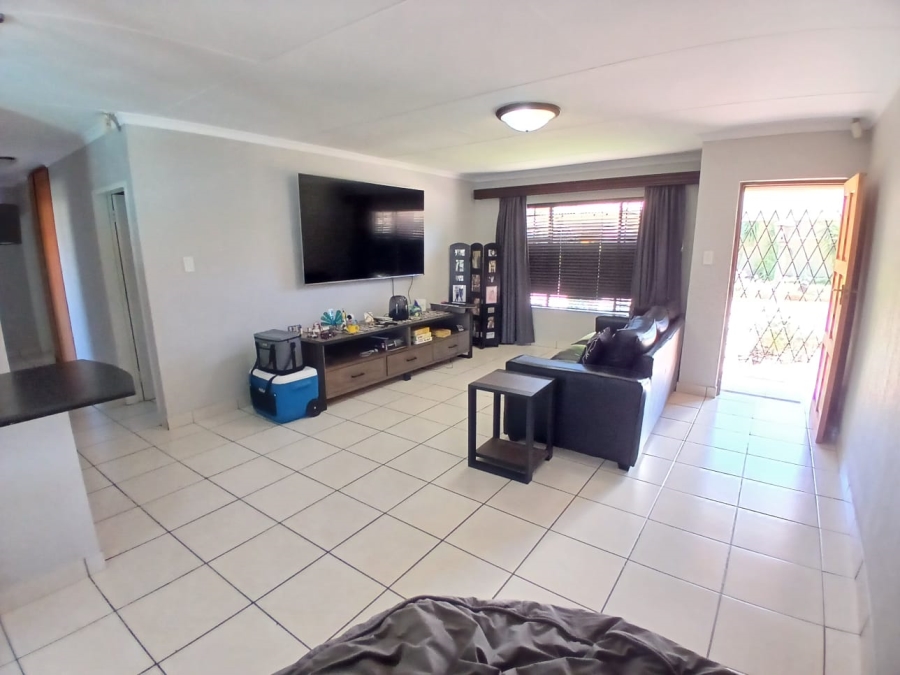To Let 3 Bedroom Property for Rent in Moregloed Gauteng
