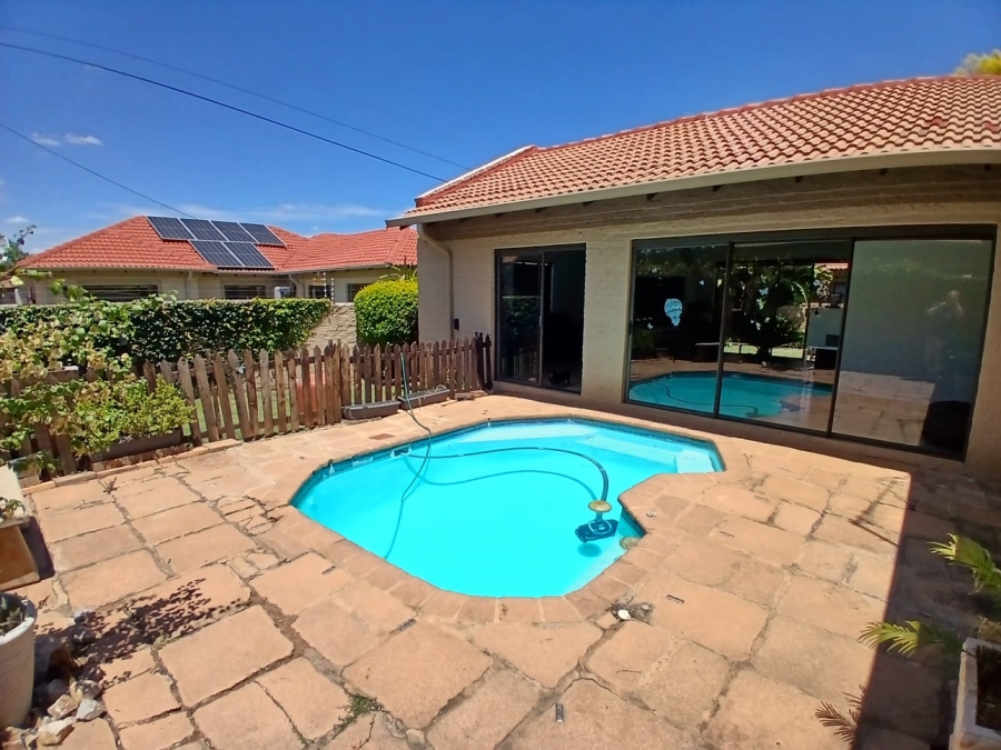 To Let 3 Bedroom Property for Rent in Moregloed Gauteng