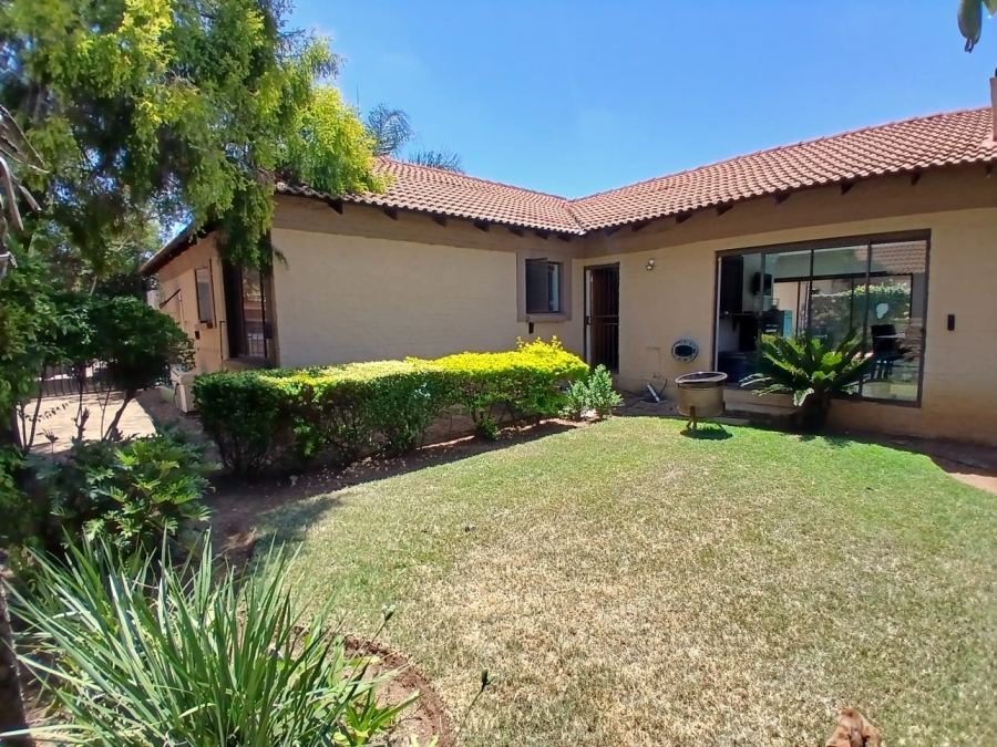 To Let 3 Bedroom Property for Rent in Moregloed Gauteng