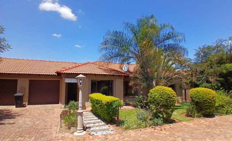 To Let 3 Bedroom Property for Rent in Moregloed Gauteng