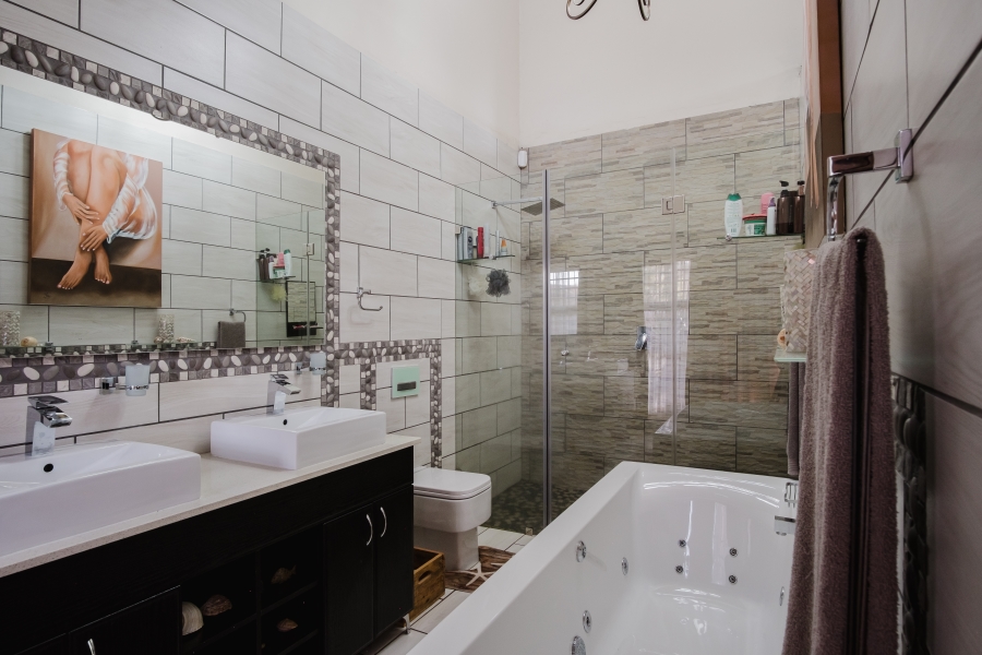 4 Bedroom Property for Sale in Golf View Gauteng