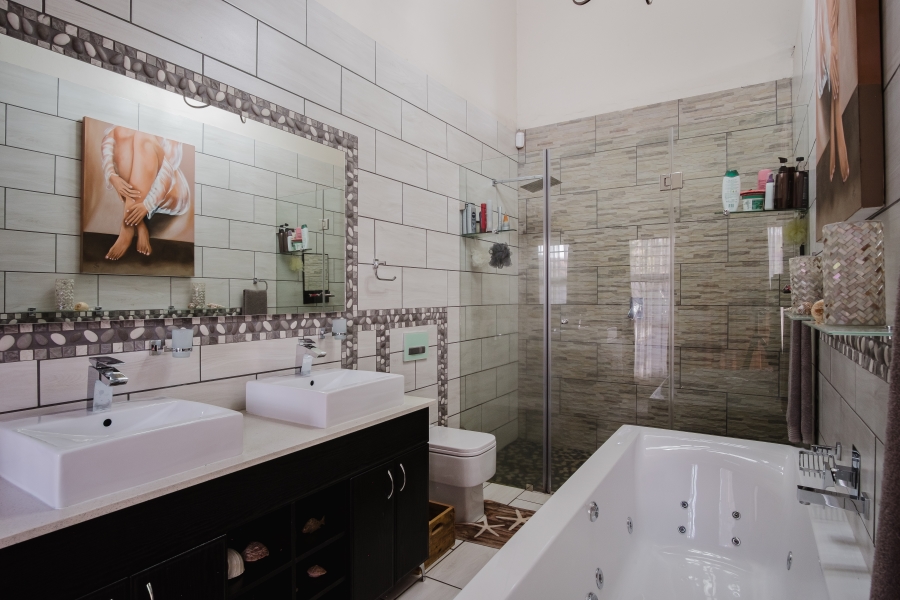 4 Bedroom Property for Sale in Golf View Gauteng