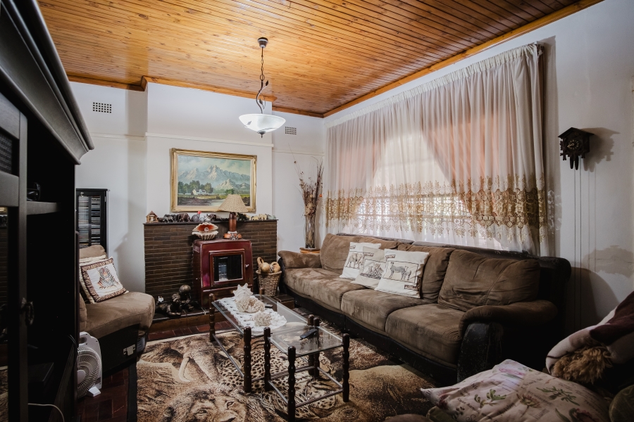 4 Bedroom Property for Sale in Golf View Gauteng