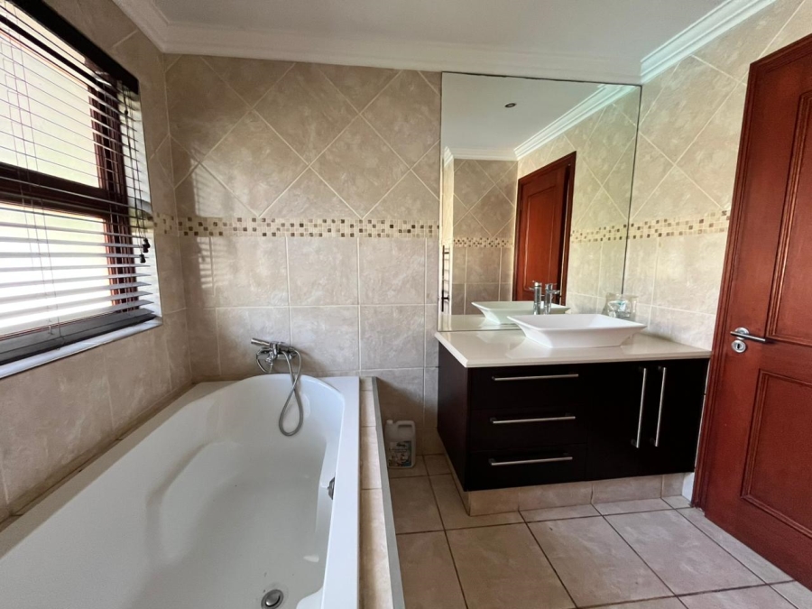 4 Bedroom Property for Sale in Bedford Gardens Gauteng