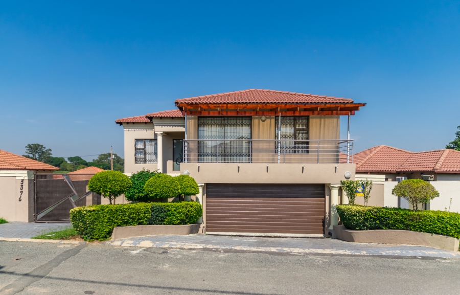 5 Bedroom Property for Sale in Cosmo City Gauteng