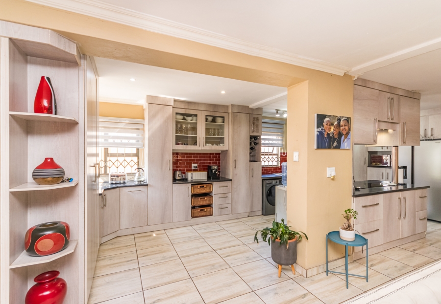 5 Bedroom Property for Sale in Cosmo City Gauteng