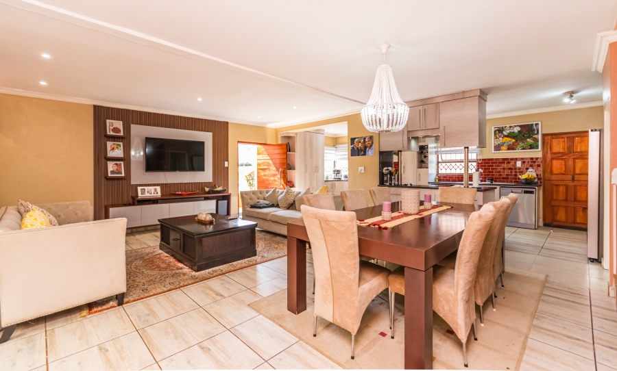 5 Bedroom Property for Sale in Cosmo City Gauteng