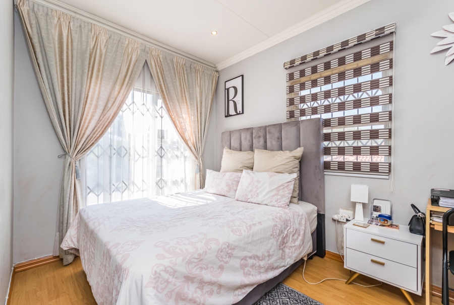 5 Bedroom Property for Sale in Cosmo City Gauteng