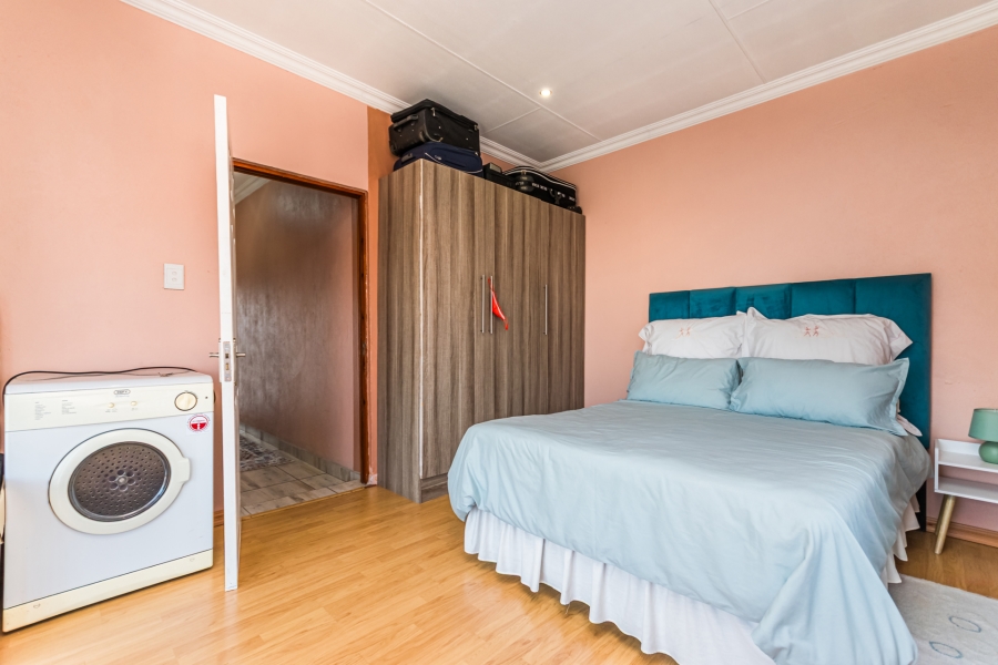 5 Bedroom Property for Sale in Cosmo City Gauteng