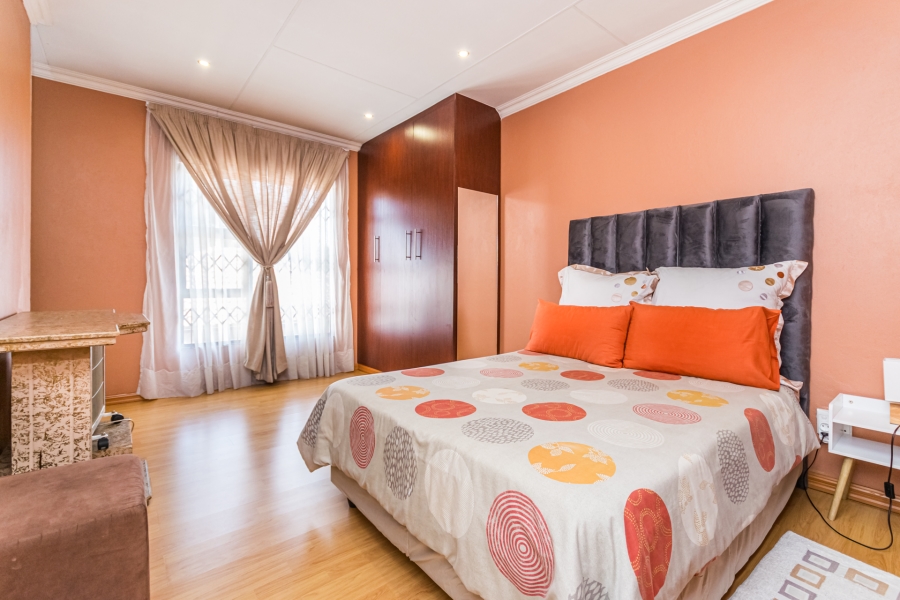 5 Bedroom Property for Sale in Cosmo City Gauteng